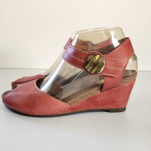 Womens Taos Penelopeep Red Leather Wedge Heeled Peep Toe Sandals Size 8 EU 38 - Picture 1 of 10